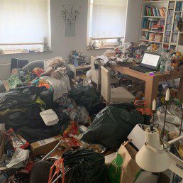 messie wohnung entruempelung wohnzimmer 258x258